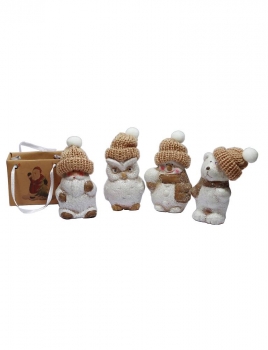 Winterfiguren mit Strickmütze in kleiner, bedruckter Tüte, sortiert (Nikolaus, Schneemann, Eule und Eisbär)
